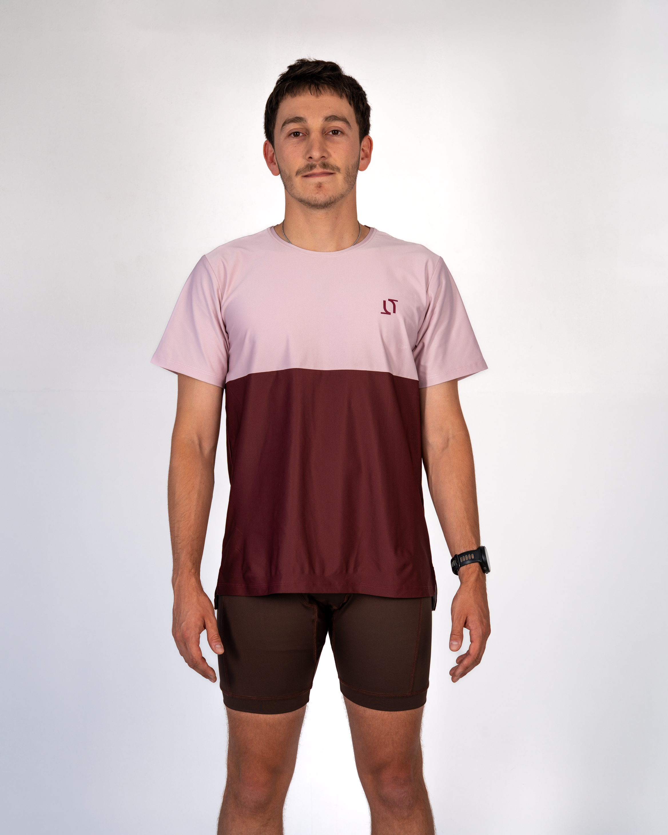 ESSENTIAL RUN TEE BURGUNDY