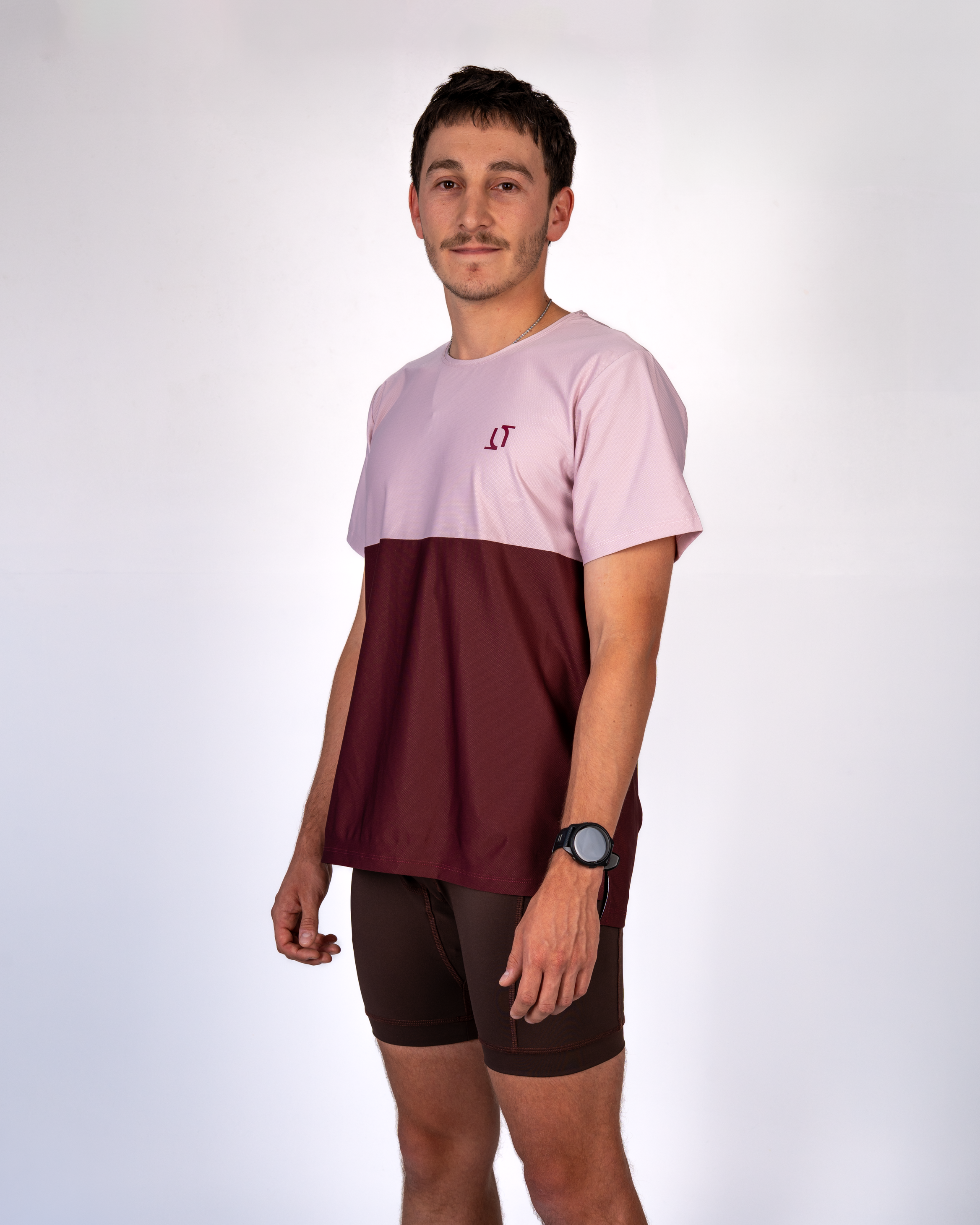 ESSENTIAL RUN TEE BURGUNDY