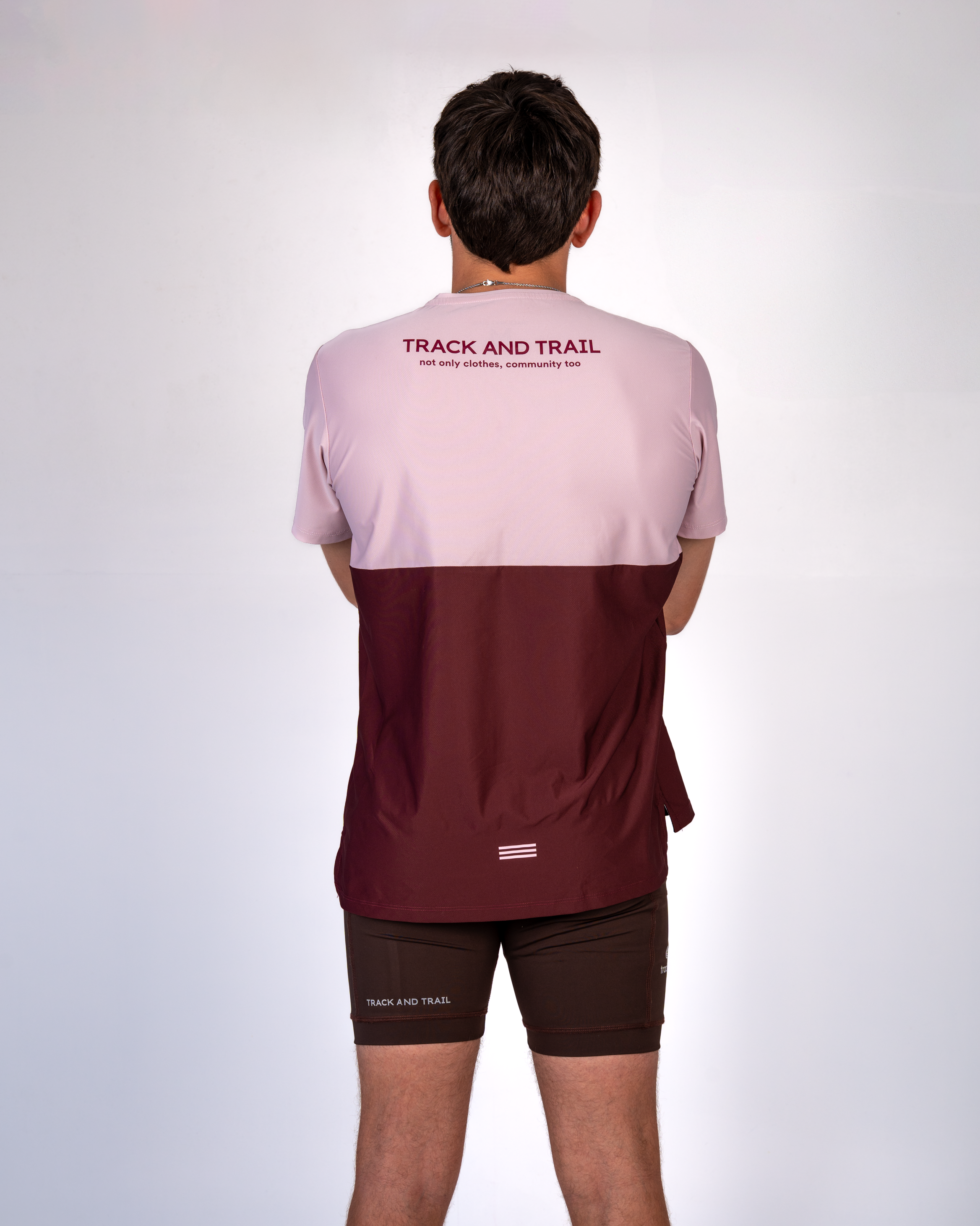 ESSENTIAL RUN TEE BURGUNDY
