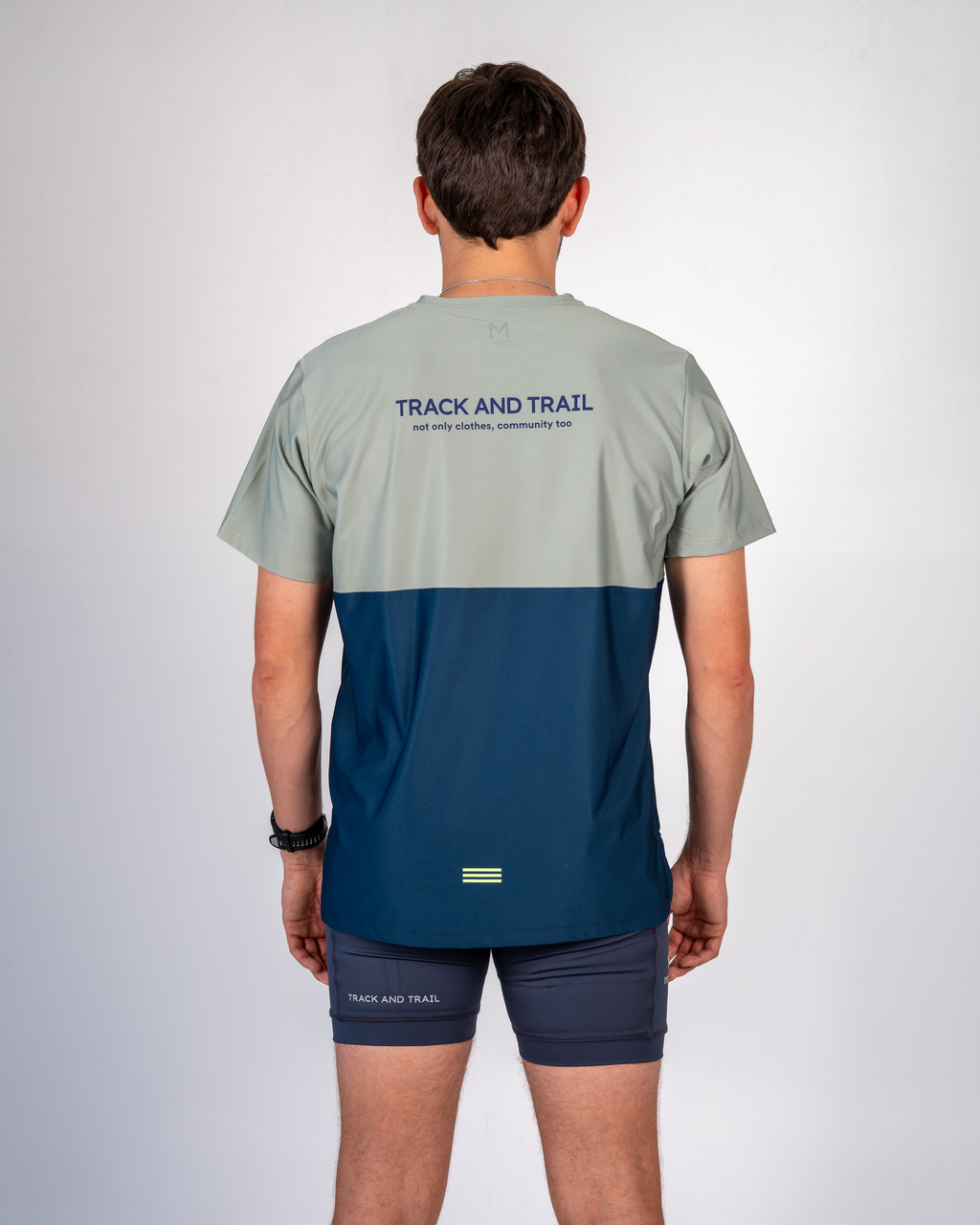 ESSENTIAL RUN TEE OLIVE