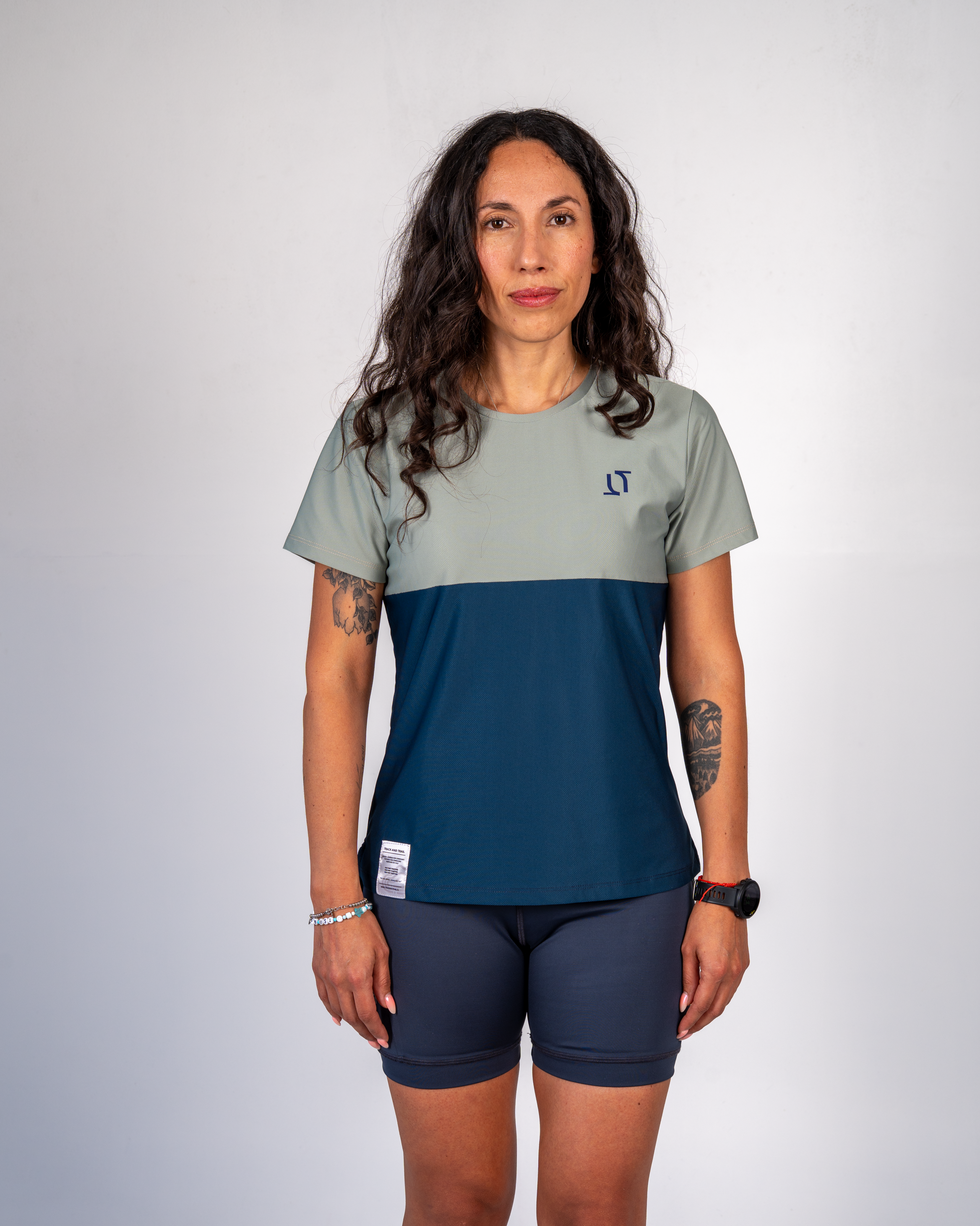 ESSENTIAL RUN TEE OLIVE
